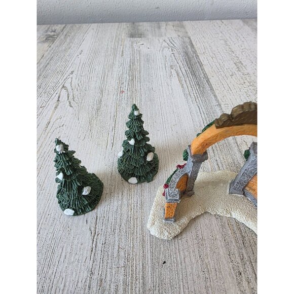 Village tree entrance Xmas decor mini trees - Picture 2 of 7